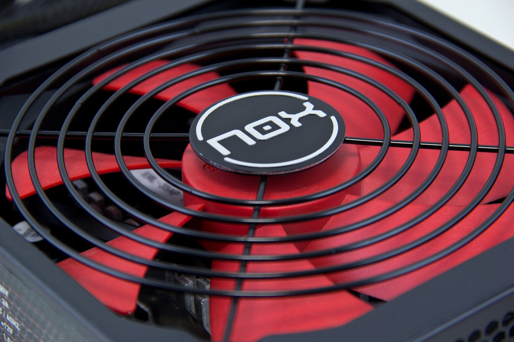 Fuente de Alimentación Nox NX/ 750W/ Ventilador 14cm